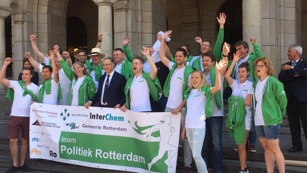 Roparun team Politiek Rotterdam werd uitgezwaaid door Burgemeester Aboutaleb 170602 Roparun team politiek rotterdam 2017.jpg