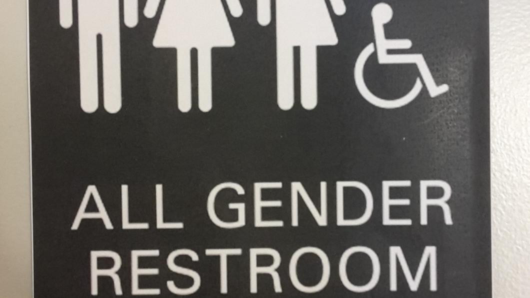 Genderneutraal toilet, gevonden in Het Nieuwe Instituut in Rotterdam Genderneutraal toilet in Het Nieuwe Instituut