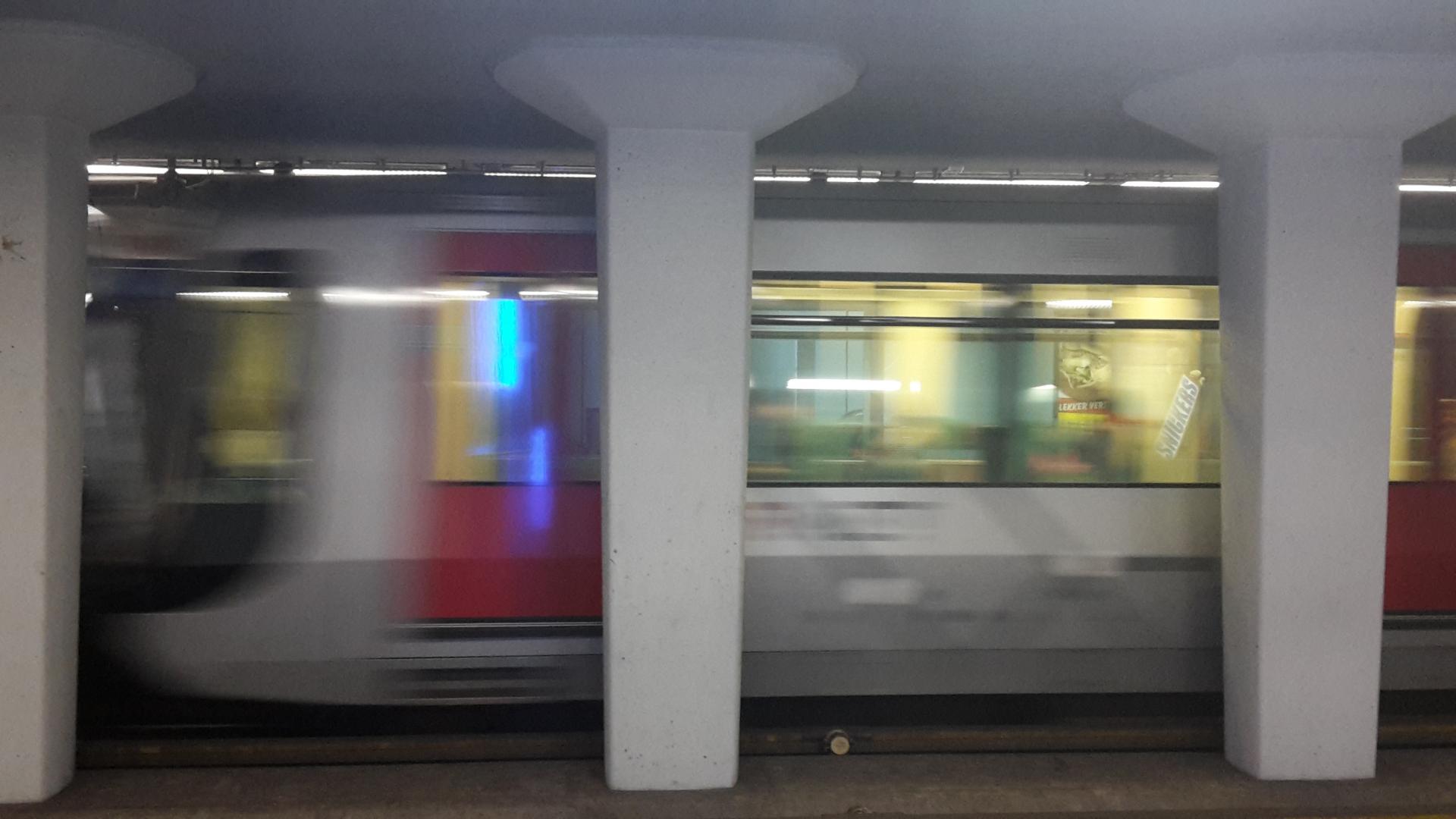 010 Rijdende metro